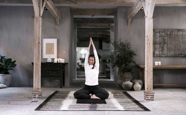 /Magazine/2018/yalda/2018-11-11_Start-Your-Day-with-This-Energising-Yoga-Sequence.jpg