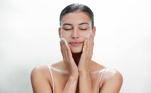 /Magazine/2020/self-care/2020-09-26_3_step_skincare_routine_how_to_with_images_Namaste-promo_Option1.jpg