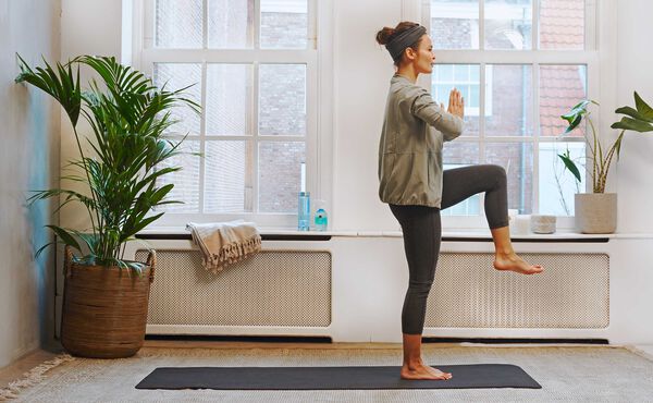 /Magazine/2018-05-27_Warm-Up-and-Unwind-Before-Your-Run-with-this-Yoga-Sequence.jpg
