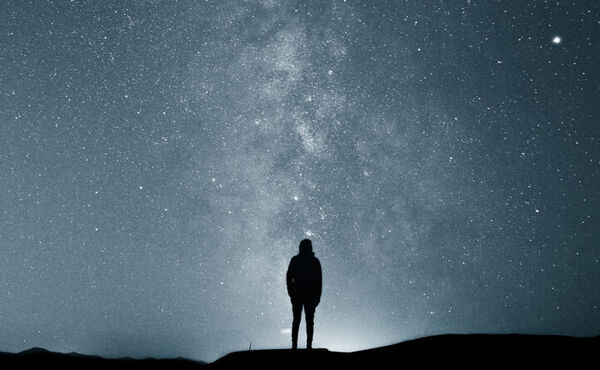 /Magazine/2022/December/header/The-surprising-reason-you-should-give-stargazing-a-try.jpg