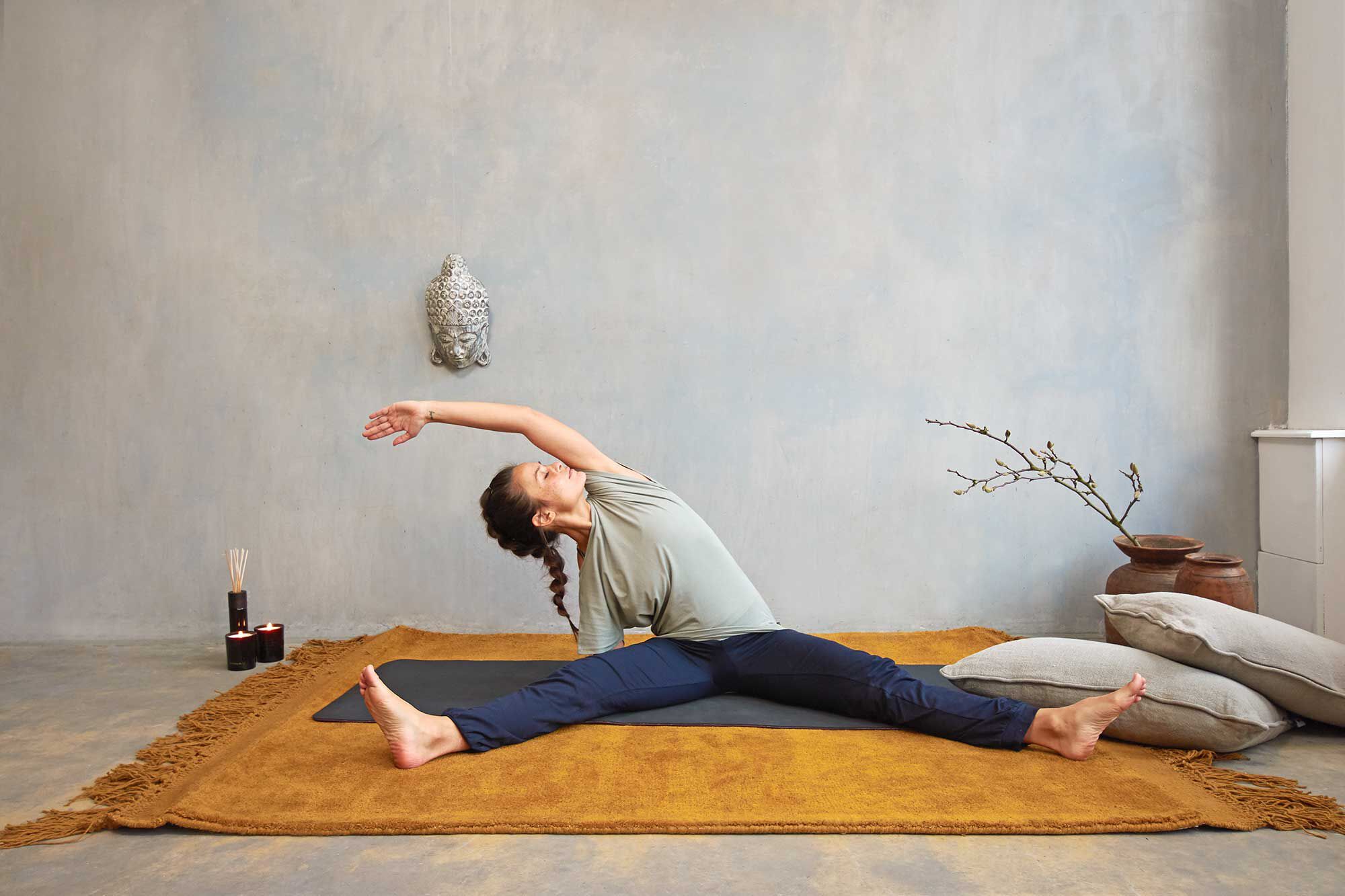 /Magazine/2018-06-17_Unwind-with-this-After-Work-Yin-Yoga-Sequence.jpg