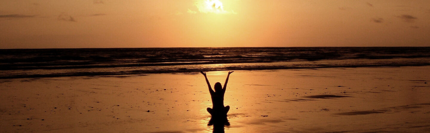 Your step-by-step guide to sun salutations | Rituals Malaysia